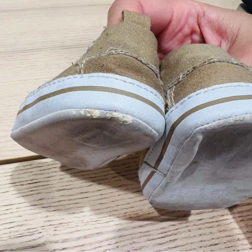 Carter’s khaki Tan Kids baby Shoes with Velcro Strap size 3-6 M